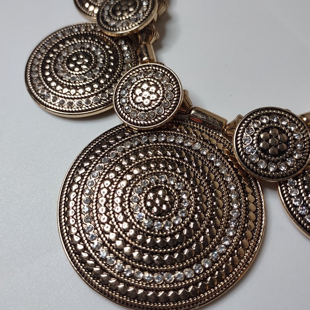 Pretty St Thomas Statement Necklace Adjustable 17.5 To 20 Inches Long - Picture 5 of 10